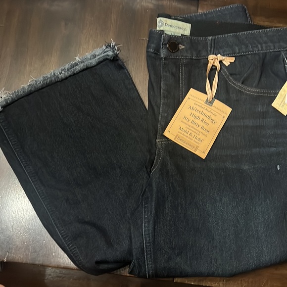 Democracy  #242 High Rise Itty Bitty Boot Indigo frayed hem Jean - Picture 8 of 9